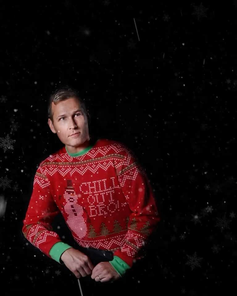カスケイドのインスタグラム：「Kaskade Christmas Volume 2  ❄️Streaming: Friday 11.17❄️ Vinyl Available at Orpheum Theatre 12.20 (Sign up for early access: KaskadeMusic.com) ‼️ But wait there’s more, it’s a Christmas miracle… EXTREMELY LIMITED Kaskade Christmas Vinyl (swipe through to see) 🚨AVAILABLE NOW🚨 @shopkaskade」