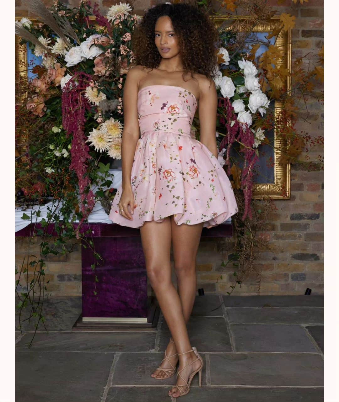 マライカ・ファースのインスタグラム：「Thankyou for having me at your beautiful dinner it was very lovely meeting you plus the food was devine @moniquelhuillier Wearing gorgeous dress by @moniquelhuillier Bridal Wear photo taken by @katemartinphoto」