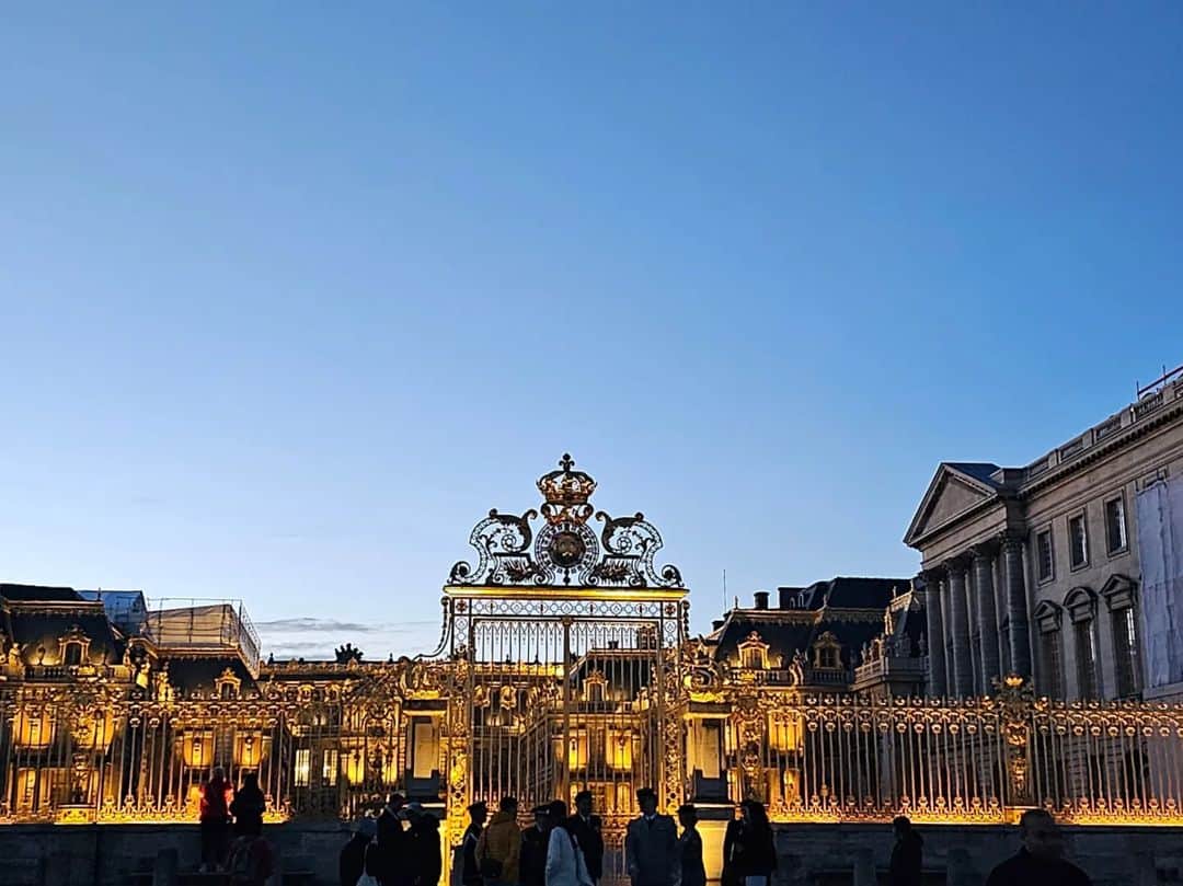 杉山由紀子さんのインスタグラム写真 - (杉山由紀子Instagram)「📍ヴェルサイユ宮殿(Paris)  夜のヴェルサイユ宮殿もライトアップが素敵💓  これでも抜粋しましたが(笑) かなりの量になってしまいました!!  本当に行けてよかった✨ Parisへ行ったら絶対行ってほしいスポットです👌  お付き合いありがとうございます☺️ さぁ次はなにをあげようかな✨  #travel #trip #旅行 #旅女 #旅 #女子旅 #フランス #Paris #パリ #ヨーロッパ #ヨーロッパ旅行 #ヴェルサイユ宮殿 #chateaudeversailles」11月16日 3時19分 - yukikosugiyama