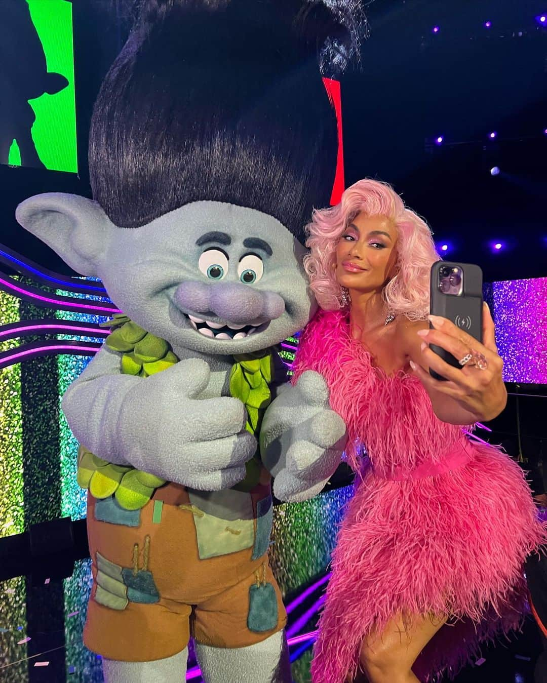 ニコール・シャージンガーのインスタグラム：「Who’s as excited as I am for @trolls night on @maskedsingerfox ?! #themaskedsinger」