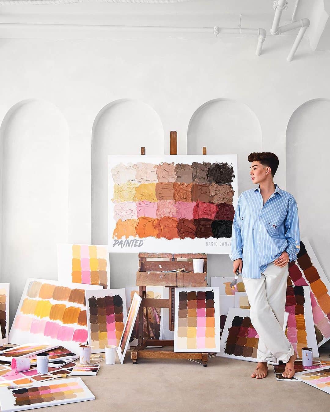 ジェームス・チャールズさんのインスタグラム写真 - (ジェームス・チャールズInstagram)「THE BASIC CANVAS is officially HERE! 🥳🎨 Shop now at ➡️ painted.co 🤍 24 perfect neutral shades, mattes & shimmers, for any makeup artist. Because isn’t the makeup you wear most just… basic? 😏」11月16日 3時14分 - jamescharles