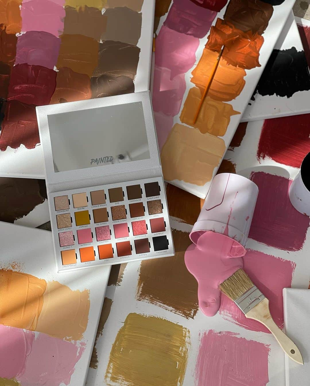 ジェームス・チャールズさんのインスタグラム写真 - (ジェームス・チャールズInstagram)「THE BASIC CANVAS is officially HERE! 🥳🎨 Shop now at ➡️ painted.co 🤍 24 perfect neutral shades, mattes & shimmers, for any makeup artist. Because isn’t the makeup you wear most just… basic? 😏」11月16日 3時14分 - jamescharles