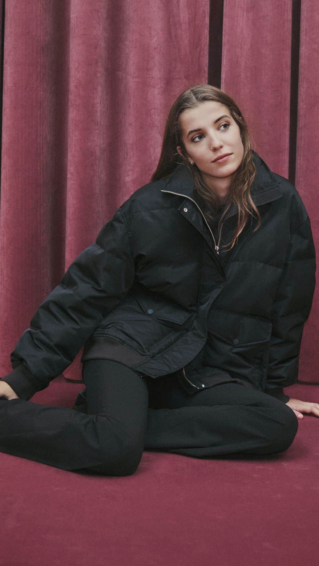 セオリーのインスタグラム：「Step into the spotlight this holiday season. #TheoryHoliday」