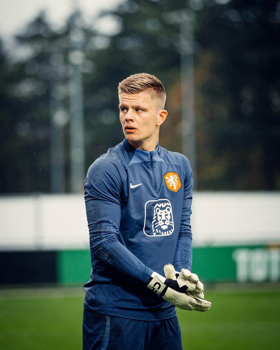 サッカー オランダ代表チームのインスタグラム：「Ready for game five in #U21EURO qualifying! 👊  Jong Oranje face Gibraltar in Almere tomorrow! 🇳🇱📍  #TheNextUp #NothingLikeOranje」