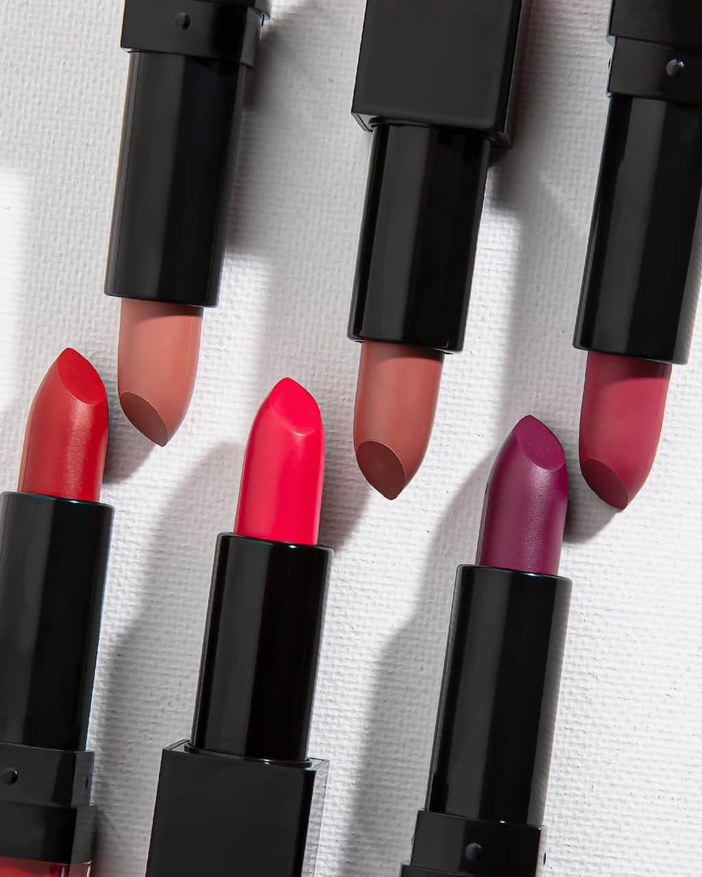 Motives Cosmeticsのインスタグラム：「💋Snatch up your favorite shades for you and your girls. Just $14 today! 💄🎁 ⁠ ⁠ Your secret weapon to perfectly contoured lips, the Motives® Lip Kit features a creamy, ultra-pigmented, luxe matte lipstick and coordinating mini lip pencil.✨ ⁠ ⁠ #lipstick #lipkits #holiday #giftsforher #sale #makeupsale #beautyblowout」
