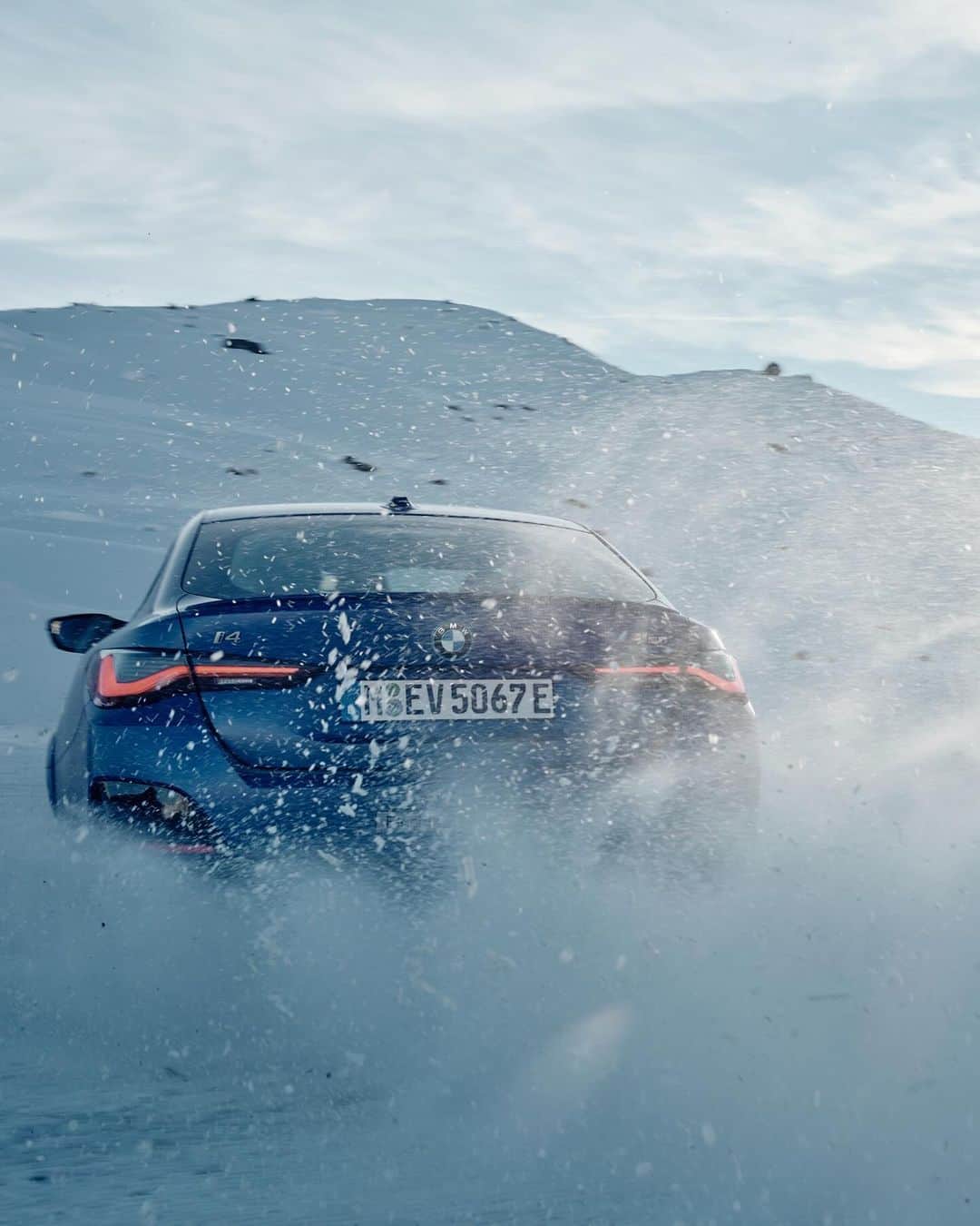 BMWさんのインスタグラム写真 - (BMWInstagram)「Soon 👀 ❄️ The BMW i4 M50 at the BMW M Driving Experience Snow & Ice. #THEi4 #BMW #BMWElectric #BMWM #MPerformance  __ BMW i4 M50: Combined power consumption: 22.6–18.1 kWh/100 km. Combined CO2 emissions: 0 g/km. Electric range: 414–519 kilometers. All data according to WLTP.  Further info: www.bmw.com/disclaimer」11月16日 6時30分 - bmw