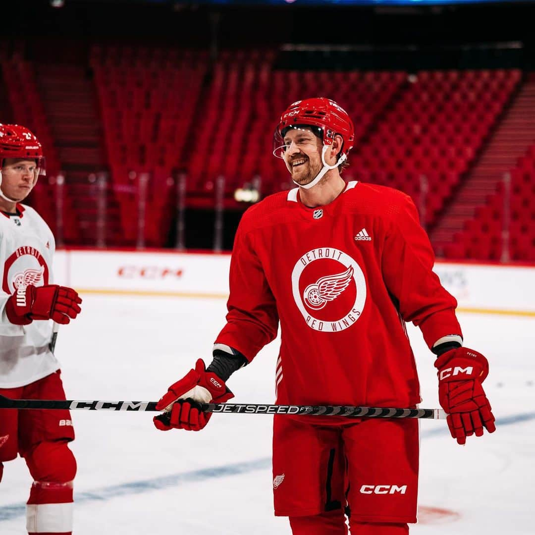 NHLさんのインスタグラム写真 - (NHLInstagram)「#NHLGlobalSeries starts tomorrow! 🙌」11月16日 3時53分 - nhl