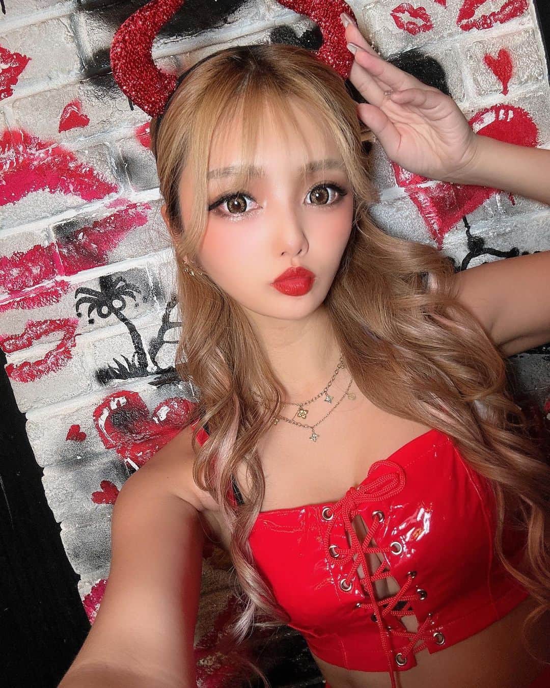 ゆうのインスタグラム：「このコスプレにこの背景ピッタリやったなぁ   #バーレスク #バーレスク大阪 #バーレスク大阪ゆう #北新地 #ギャル #水着ギャル #ダンサー #ハロウィン」