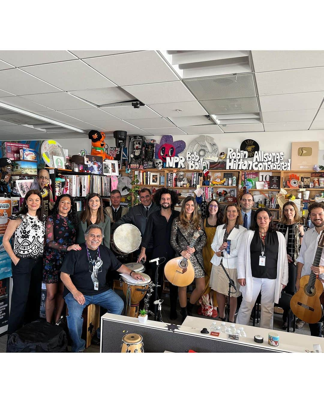 ベラミー・ヤングさんのインスタグラム写真 - (ベラミー・ヤングInstagram)「SO EXCITED to share @martapereiradacosta 's @nprmusic #TinyDesk concert featuring @pedrosegundoofficial @jjjoaopita ! 🇵🇹🔥🎉👍 I feel so lucky that I got to be there in #DC to enjoy the performance live with new friends from @portugalintheus 🥰 Thank you, especially, Suraya from #NPR & Sandra from the #PortugueseEmbassy , for taking such good care of us that day. Everybody head on over to @nprmusic for the full vid (20 min of pure #Portuguese sunshine 🥰) Hope you're each having a beautiful day! I'm sending you so much love!! #PortugueseGuitar #PortugueseMusic #PortuguesePeloMundo ❤️💗❤️💗❤️ ・・・ #tinydesk • The renowned Portuguese guitarist @martapereiradacosta bridges centuries of history with immaculate playing. ⁠ ⁠ 🔗 Tap the link in our bio to watch the full performance!」11月16日 4時07分 - bellamyyoung