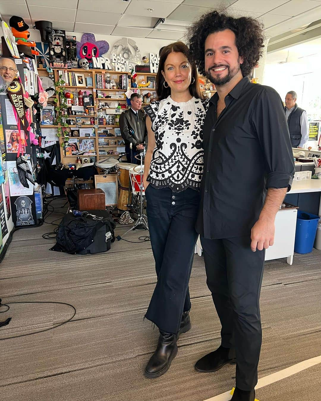 ベラミー・ヤングさんのインスタグラム写真 - (ベラミー・ヤングInstagram)「SO EXCITED to share @martapereiradacosta 's @nprmusic #TinyDesk concert featuring @pedrosegundoofficial @jjjoaopita ! 🇵🇹🔥🎉👍 I feel so lucky that I got to be there in #DC to enjoy the performance live with new friends from @portugalintheus 🥰 Thank you, especially, Suraya from #NPR & Sandra from the #PortugueseEmbassy , for taking such good care of us that day. Everybody head on over to @nprmusic for the full vid (20 min of pure #Portuguese sunshine 🥰) Hope you're each having a beautiful day! I'm sending you so much love!! #PortugueseGuitar #PortugueseMusic #PortuguesePeloMundo ❤️💗❤️💗❤️ ・・・ #tinydesk • The renowned Portuguese guitarist @martapereiradacosta bridges centuries of history with immaculate playing. ⁠ ⁠ 🔗 Tap the link in our bio to watch the full performance!」11月16日 4時07分 - bellamyyoung