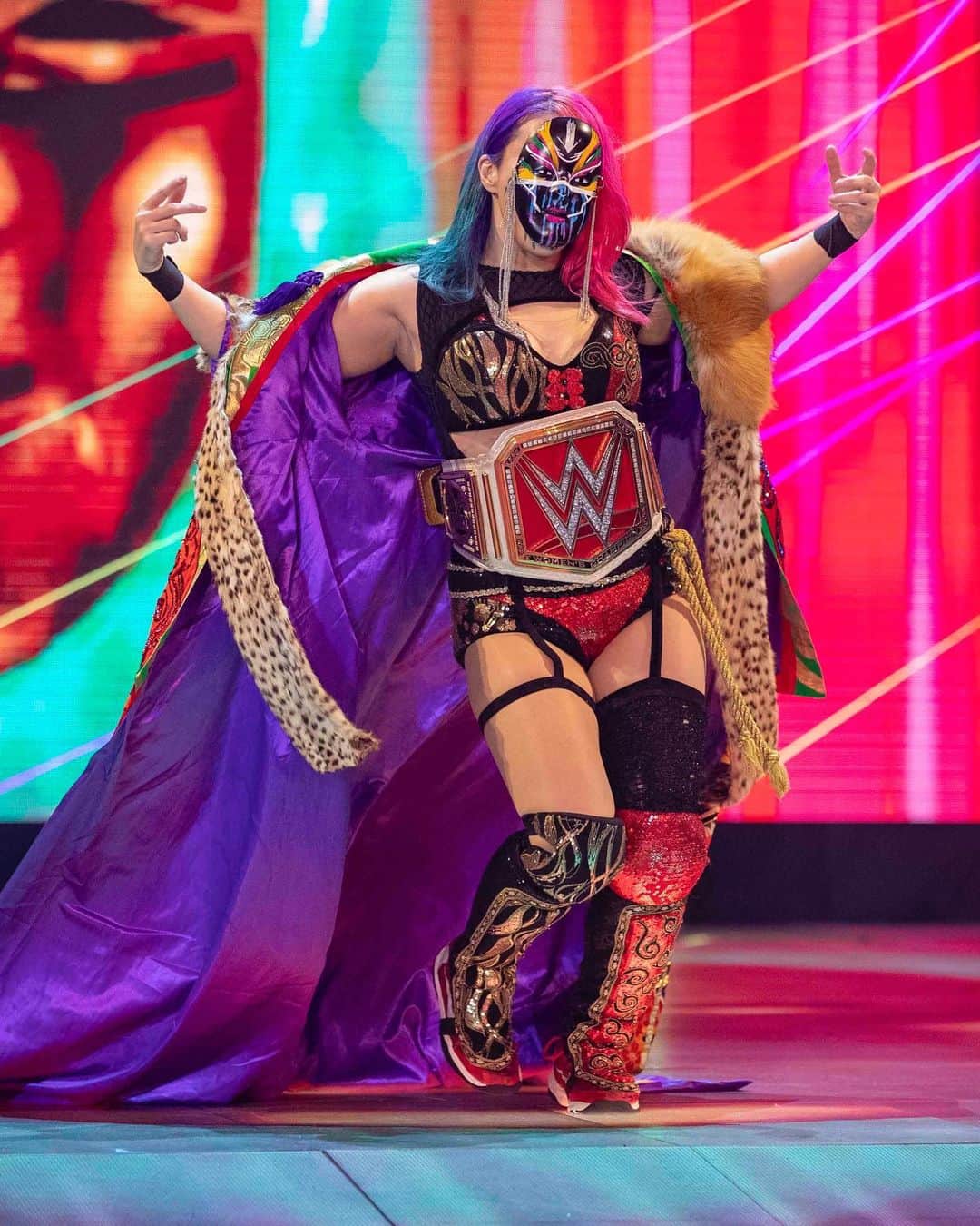 WWEのインスタグラム：「These #SurvivorSeries fits were 🔥🔥🔥」