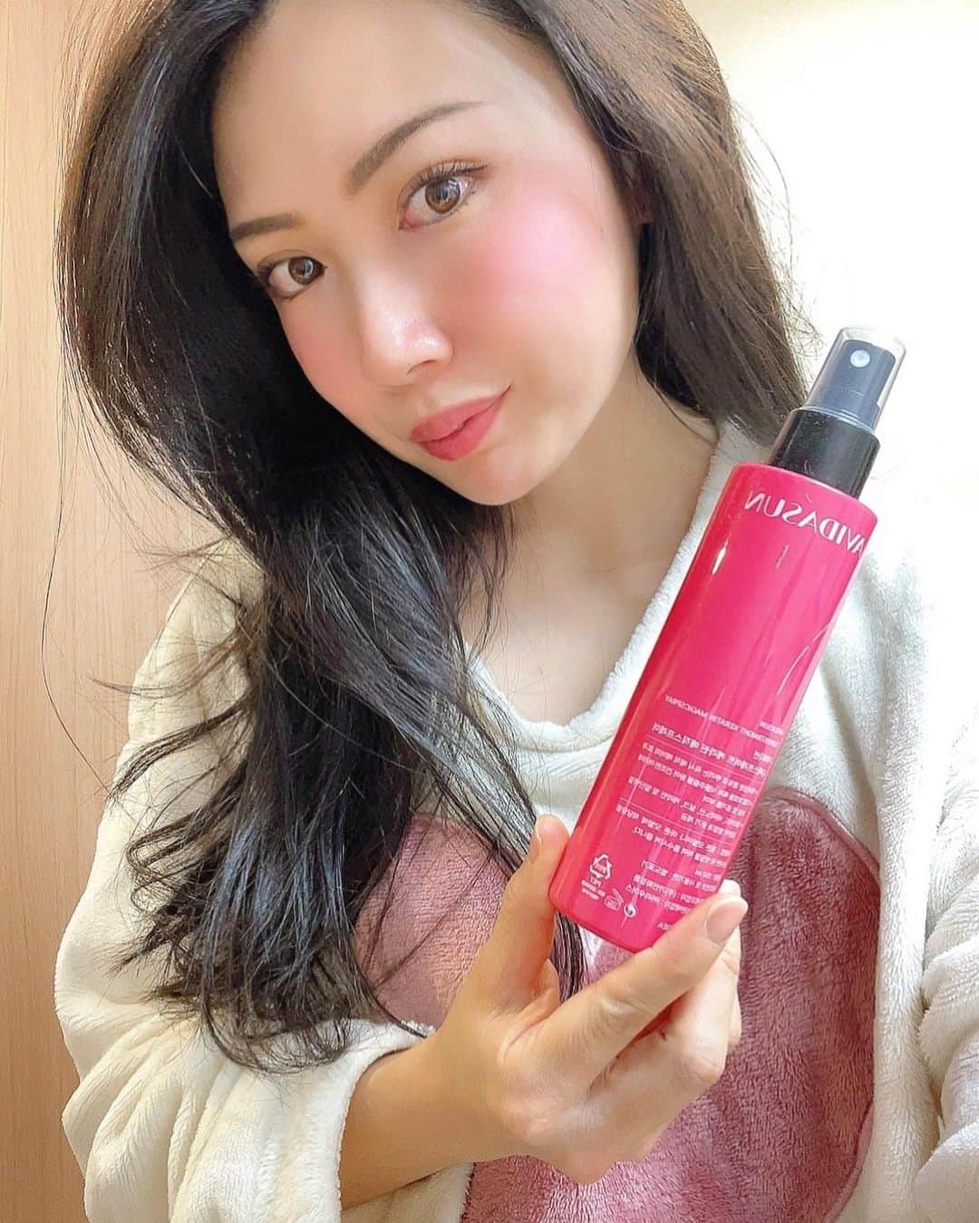 mahoのインスタグラム：「(*´꒳`*)🌸 。 先日の🙋‍♀️ #ヘアケア　にスーパーストレートケラチン縮毛矯正スプレーを‼️ 。 かなりケアできて一瞬でボサボサ髪が落ちつく👌 香りも爽やか系✨ 。 。  https://bit.ly/46a9w9f  。 #アビダサン縮毛矯正スプレー #縮毛矯正スプレー #ヘアエッセンス＃ヘアミスト#くせ毛のケア #くせ毛のエッセンス#縮毛矯正ミスト #pr」