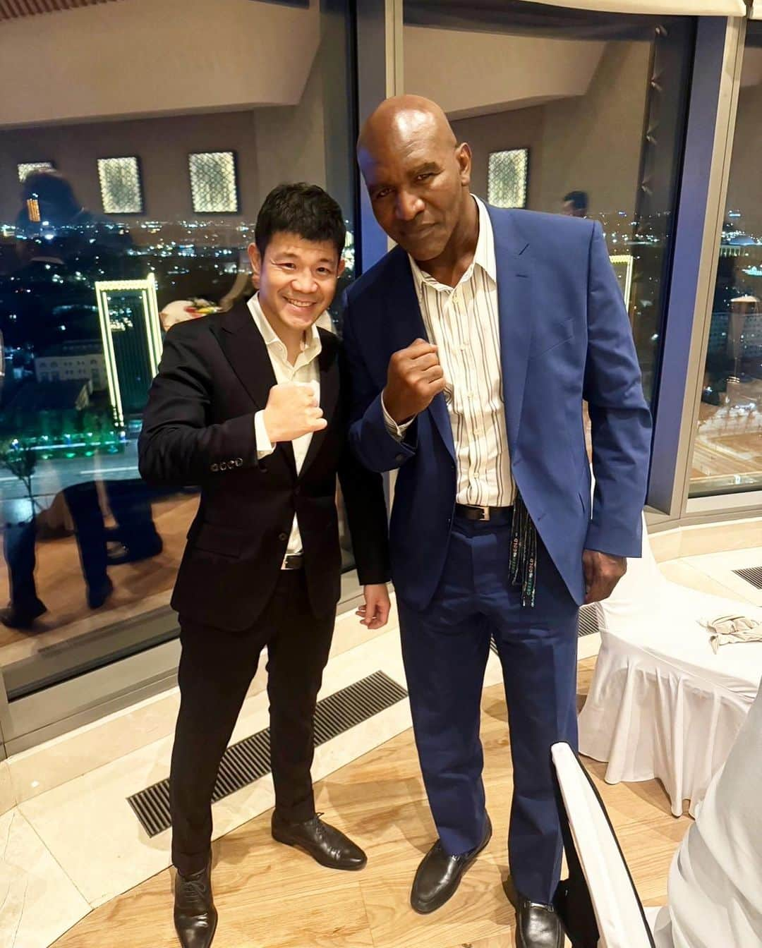 亀田興毅のインスタグラム：「元WBA・WBC・IBF世界ヘビー級統一王者のイベンダー・ホリフィールドはオーラの泉でした。」