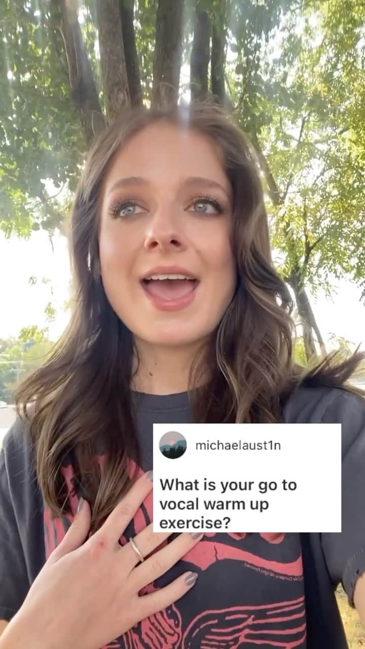 ジャッキー・エヴァンコのインスタグラム：「BOOP ✨ #VocalWarmup #Singers #VocalExcercise #ScaleSinging #Singing #SingingTips」