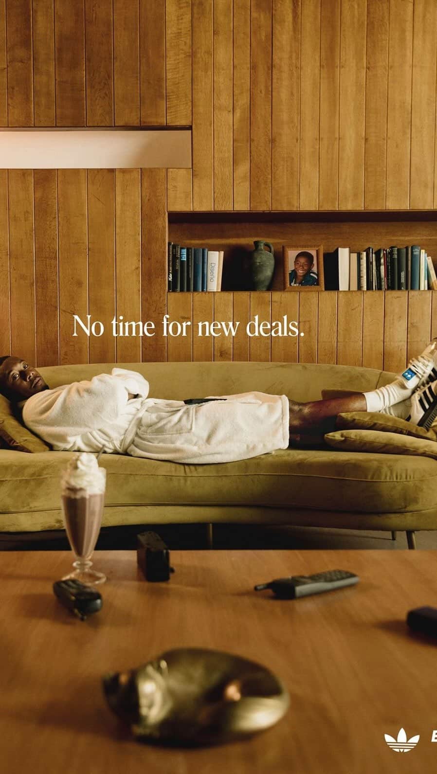 ダヴィド・アラバのインスタグラム：「No time for new deals ✨ @adidasoriginals @bstnstore @bstn.brand  Creative: @beastinduki Director: @filipgorski Stylist: @marcohalbinger」