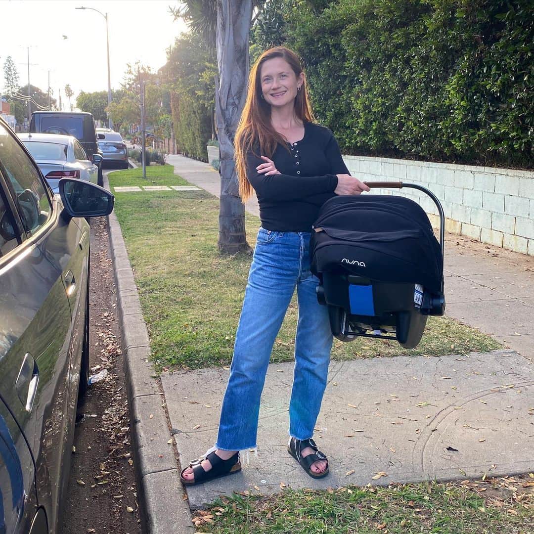 ボニー・ライトのインスタグラム：「Getting back out into the world and in and out of the car with little Elio Ocean has been breezy with our PIPA rx + PIPA relx base in Caviar #myNuna #NunaFamily #Nuna」