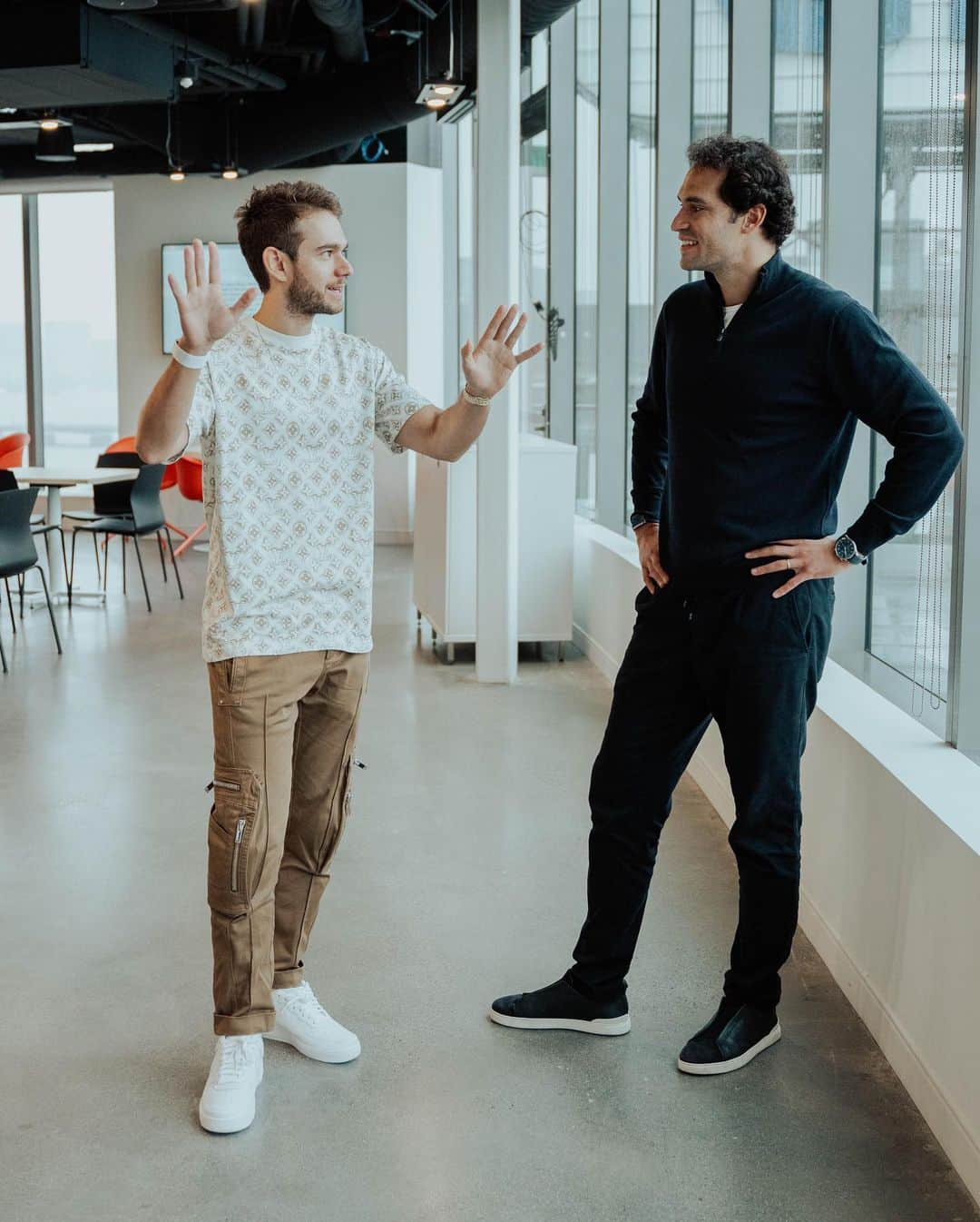 ゼッドさんのインスタグラム写真 - (ゼッドInstagram)「Great talking with @zedd, a longtime @whoop member, about music, wellbeing, and how he tries to optimize his fitness and performance even amid wild travel schedules. Check out the latest @whoop podcast to hear our conversation」11月16日 4時30分 - zedd