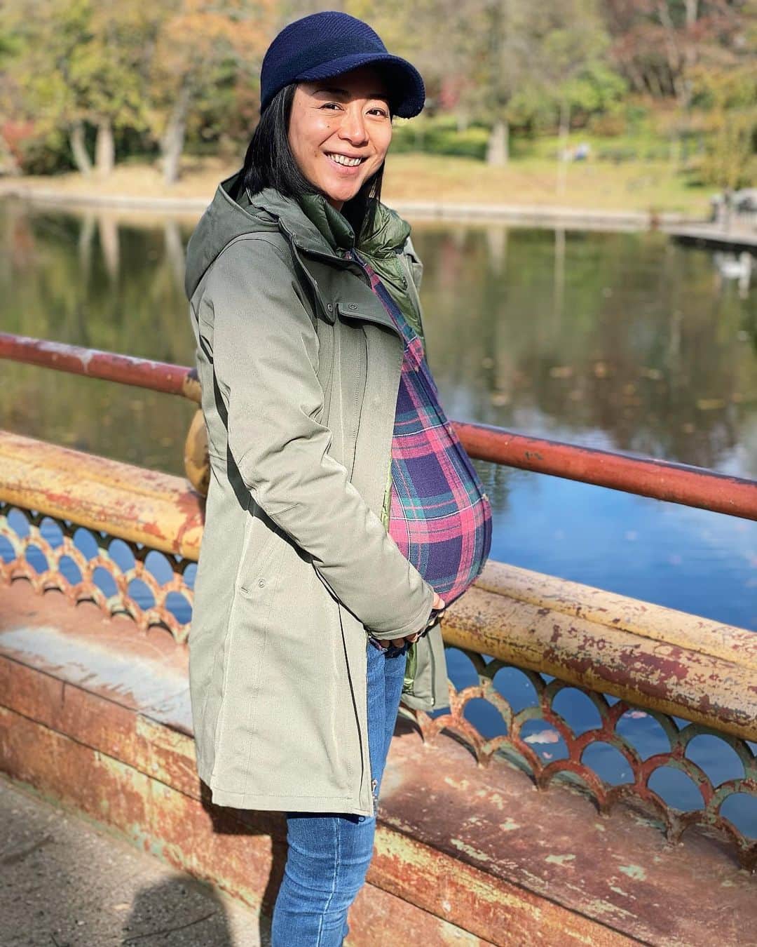 Ka-Naのインスタグラム：「Finally, today is my second baby’s due day!!! But she seems like she still wants to stay in my belly at the moment lol. So I went out to have lunch with my husband this afternoon because we wouldn’t be able to do it for a while after she is born. We’re just so excited to see our girl! Anyway, have a great day ;)  いよいよ本日、無事に出産予定日を迎えました！ でも、現時点で赤ちゃん生まれてきそうな気配がありません笑。 なので、夫と出産前最後のランチに行きました♪ マタニティーライフも本当にあとわずか！ 赤ちゃんには今すぐにでも会いたいけど、彼女のタイミングを気長に待ちつつ過ごしたいと思いまーす！  #マタニティーライフ #出産予定日 #第二子 #初めてのNY出産 #植村花菜 #kanauemura」