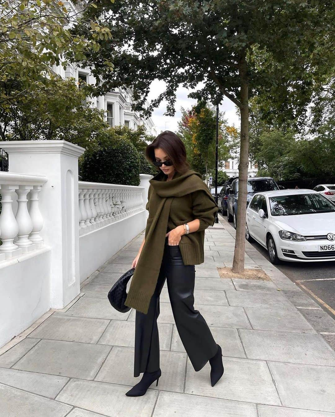 チャーリーさんのインスタグラム写真 - (チャーリーInstagram)「Muse @lilliegracep styling up our bestseller Harper Cardi 🤎🍂」11月16日 4時48分 - charli_london