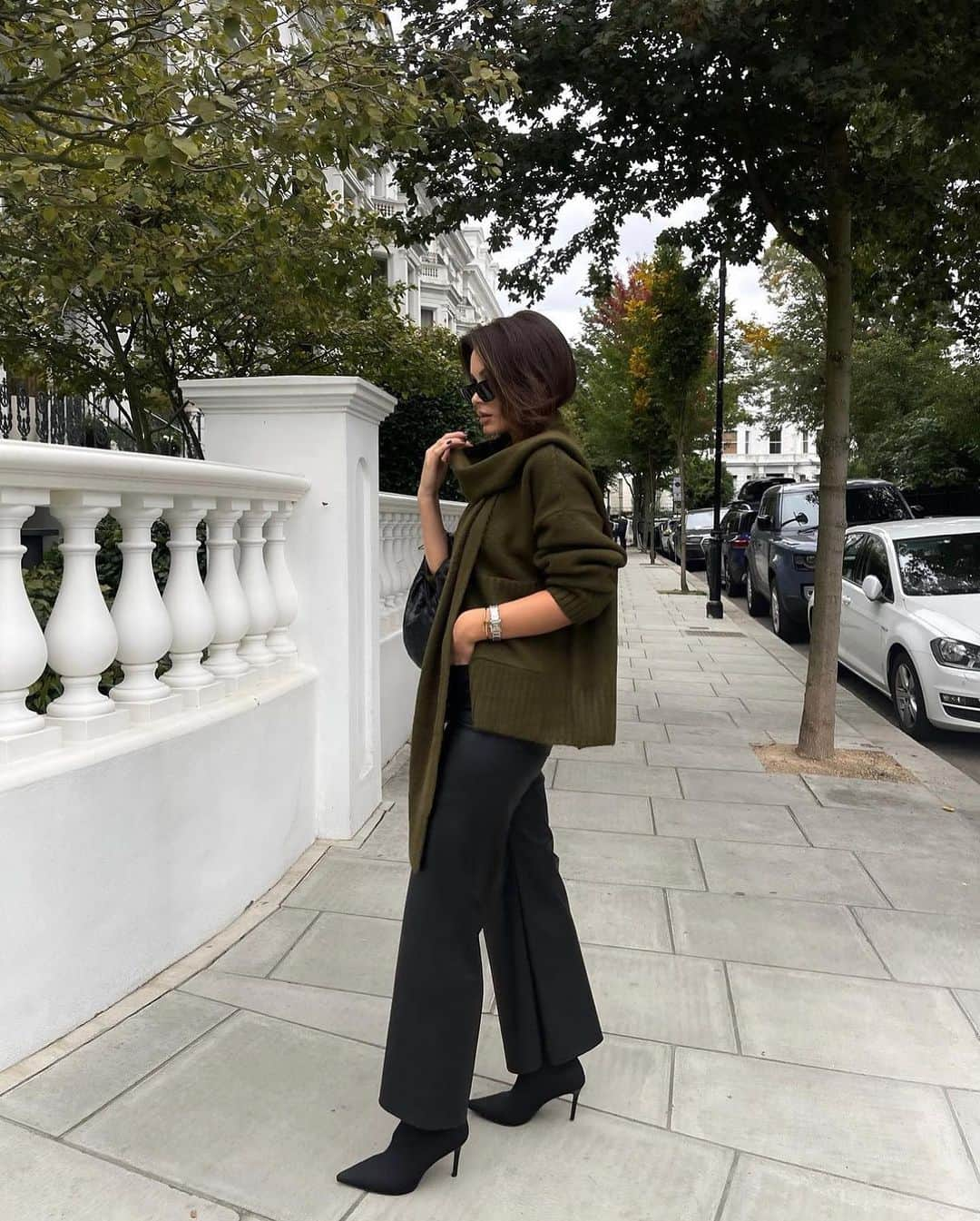 チャーリーさんのインスタグラム写真 - (チャーリーInstagram)「Muse @lilliegracep styling up our bestseller Harper Cardi 🤎🍂」11月16日 4時48分 - charli_london