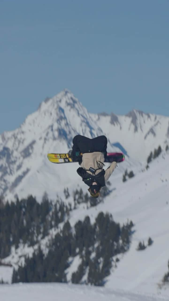 モンスターエナジーのインスタグラム：「Just a taste of the insanity from ‘We Are Losers 2’ 🚀   Full movie out NOW on @LobsterSnowboards!  #MonsterEnergy #WeAreLosers2 #HalldorHelgason #Snowboarding」