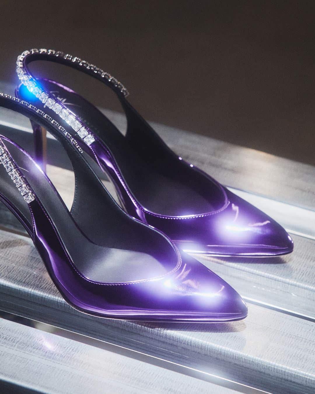 Giuseppe Zanotti Designのインスタグラム：「Glossy, vibrant. Introducing the RACHYL slingback in shades of purple, exclusively part of our new Asia-Pacific capsule collection. #GiuseppeZanotti #GZSS24」