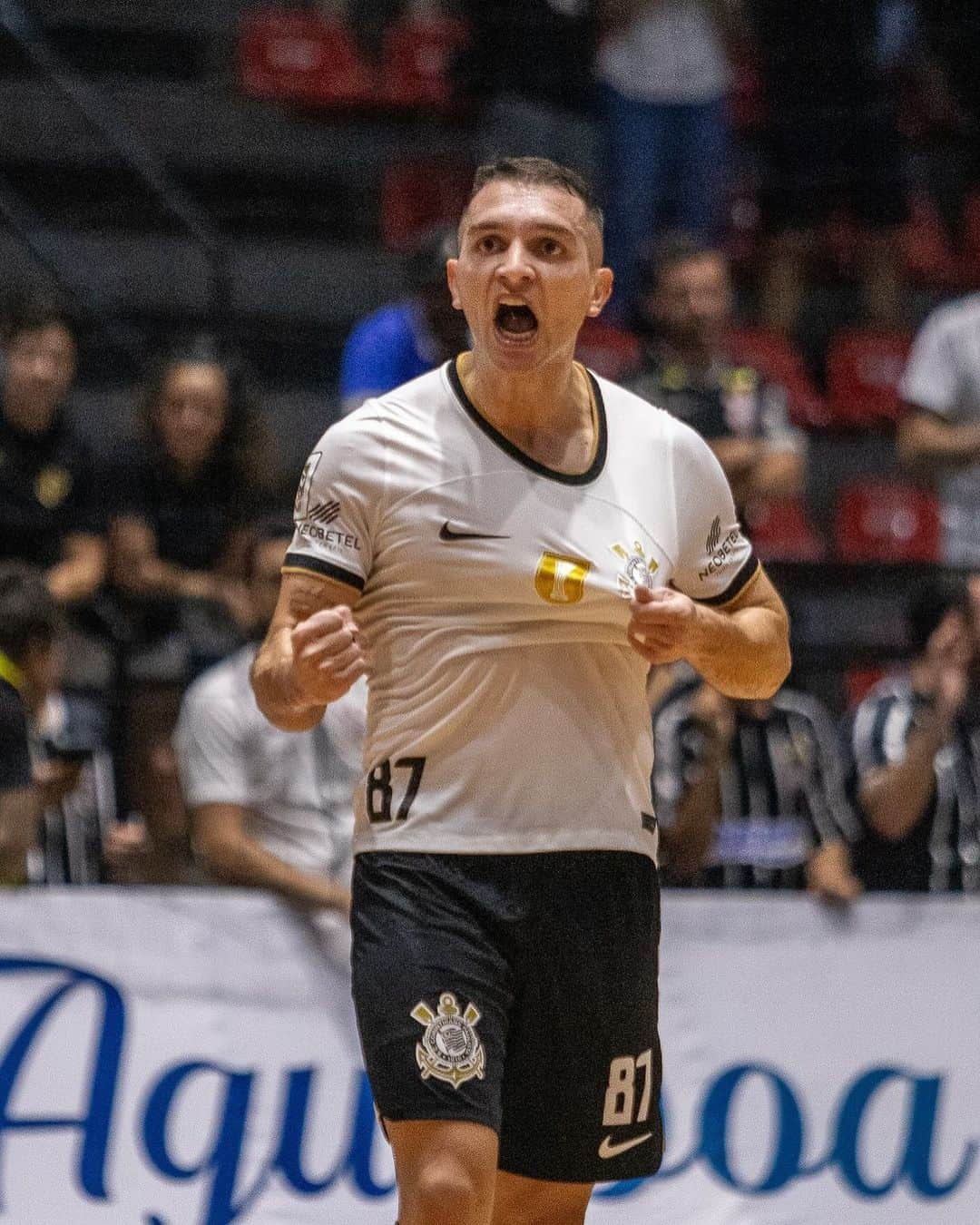 コリンチャンスさんのインスタグラム写真 - (コリンチャンスInstagram)「Amanhã tem jogo importante para o Futsal do Timão! ⚽️  Pelo jogo de volta das quartas de final do estadual, o @corinthiansfutsal recebe o Bragança, às 20h, no Ginásio Wlamir Marques! 🏴🏳️  📺 Universo SCCP  Garanta o seu ingresso 👉🏽 fieltorcedor.com.br  📸 Yuri Gomes  #CorinthiansFutsal #VaiCorinthians」11月16日 5時01分 - corinthians