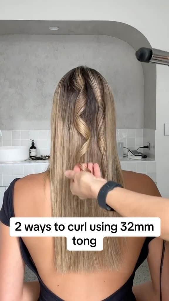 ghd hairのインスタグラム：「@chantellemareehair showing just how diverse our fan favourite soft curl tong is 🤍 Which curl do you prefer?👇🏽  #ghd #ghdhair #softcurltong #howtouseacurlingiron #curlingirontutorial #curlingironhack」