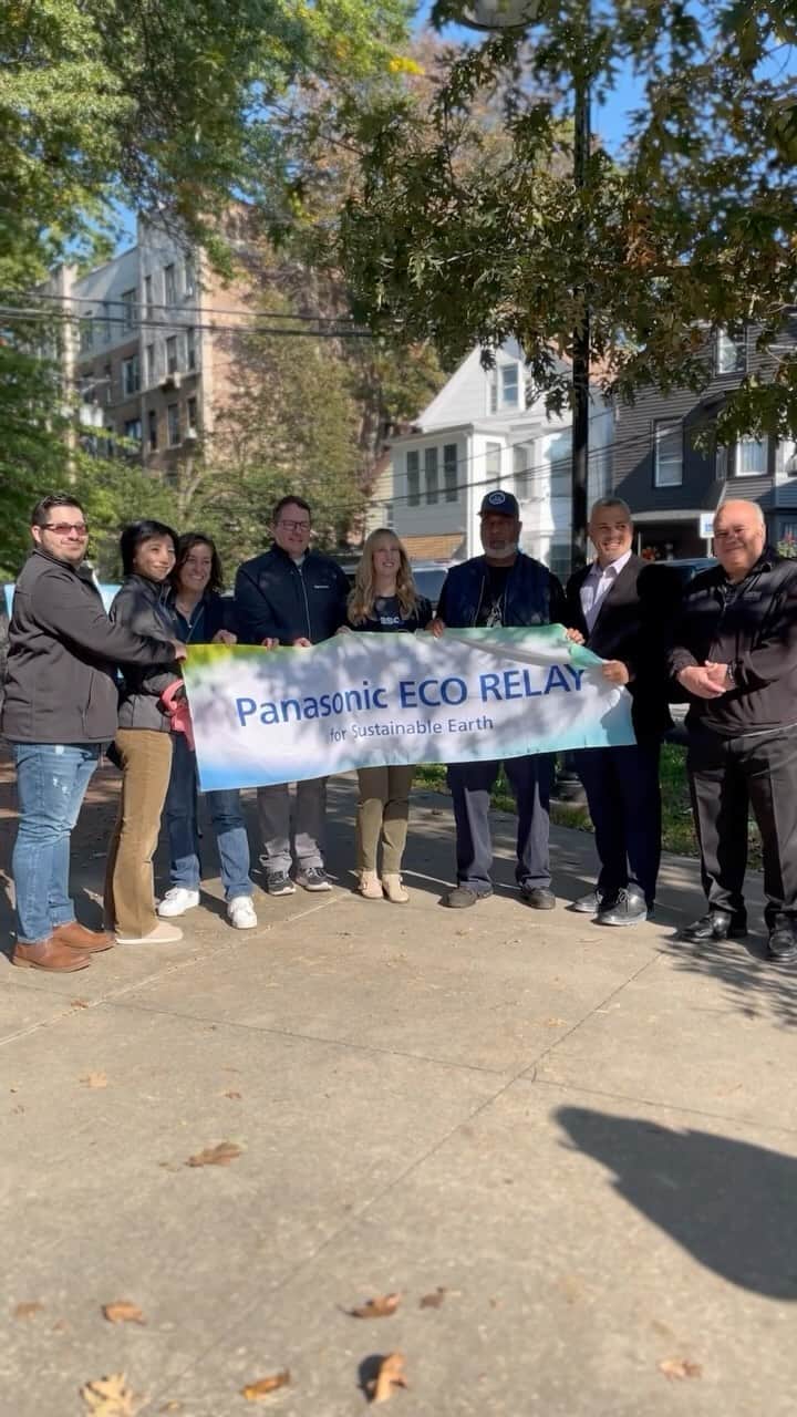 Panasonicのインスタグラム：「Happy #AmericaRecyclesDay! Throughout this year, Panasonic along with the help of @covanta organized four e-waste collections in #Newark where there is a need for e-waste #recycling ♻️   Our collections intend to serve people in local communities who may not be able to easily access county-wide events.」