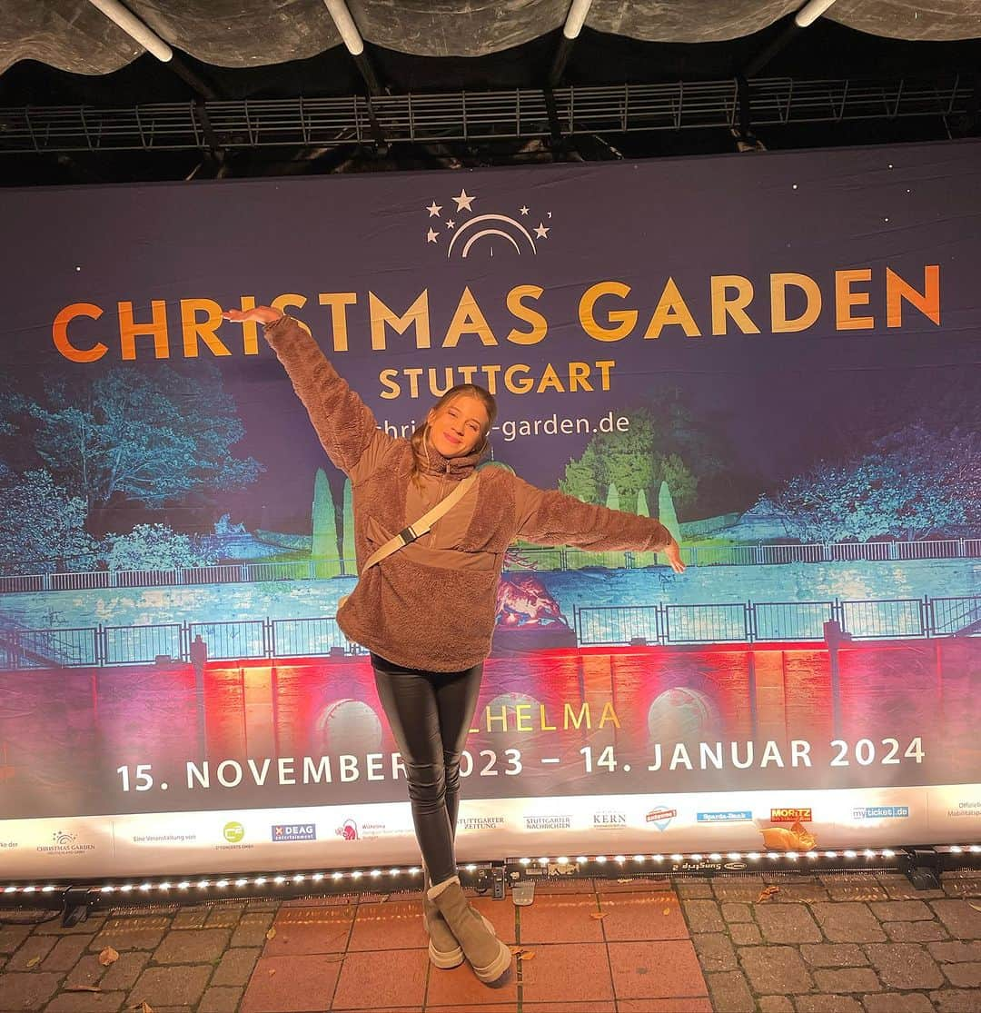 エリザベト・ザイツのインスタグラム：「Christmas Garden Stuttgart ✨🎄💫   #premiere #eliseitz #christmas #christmasgarden #wilhelma」