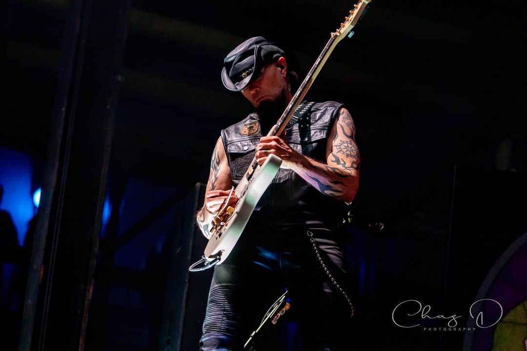 Queensrycheのインスタグラム：「Stoney @jannuslive in St. Petersburg Florida (photo credit @chazdphotography) @futone #queensryche #florida #mikestone #stoney #guitarist #guitarplayer #badass #tattoos #coolaf」