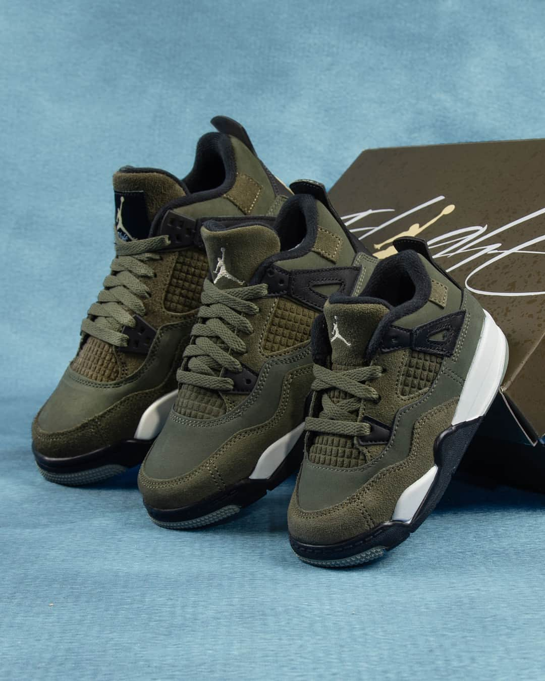 Foot Lockerのインスタグラム：「Green with envy 🟢 🟢 🟢   The Jordan Retro 4 Craft 'Olive' launches 11/18 in full-family sizing.  Reserve your pair now in the Foot Locker app.」