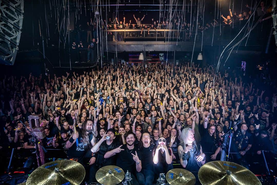DragonForceのインスタグラム：「DENVER!! Thanks for another INSANE SOLD OUT SHOW last night! We've been having a blast on our headlining US tour these past few weeks! We have two more SOLD OUT SHOWS in a row with support from @edgeofparadise + @nanowarofsteel + @amarantheofficial. See you tonight, Salt Lake City!  📸: @harrybabyjpg  #dragonforce #warpspeedwarriors #tour」