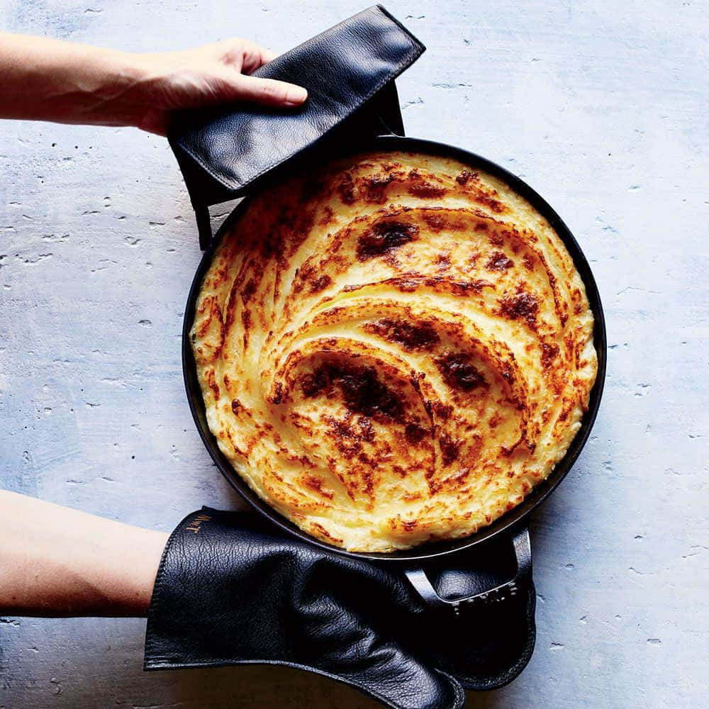 Food & Wineのインスタグラム：「The golden crust on these Herb-Scented Mashed Potatoes is all the convincing we need to have these at our dinner table STAT. Get the recipe so you can also get in on this crunchy goodness at the link in bio.   🥔: @justinchapple, 📸: @conpoulus_photographer」