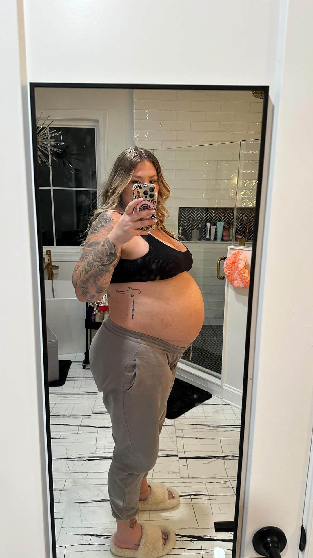 カイリン・ローリーのインスタグラム：「Lux has some thoughts about the twins! #twins #lifeoflux #kaillowry #kailandthechaos」