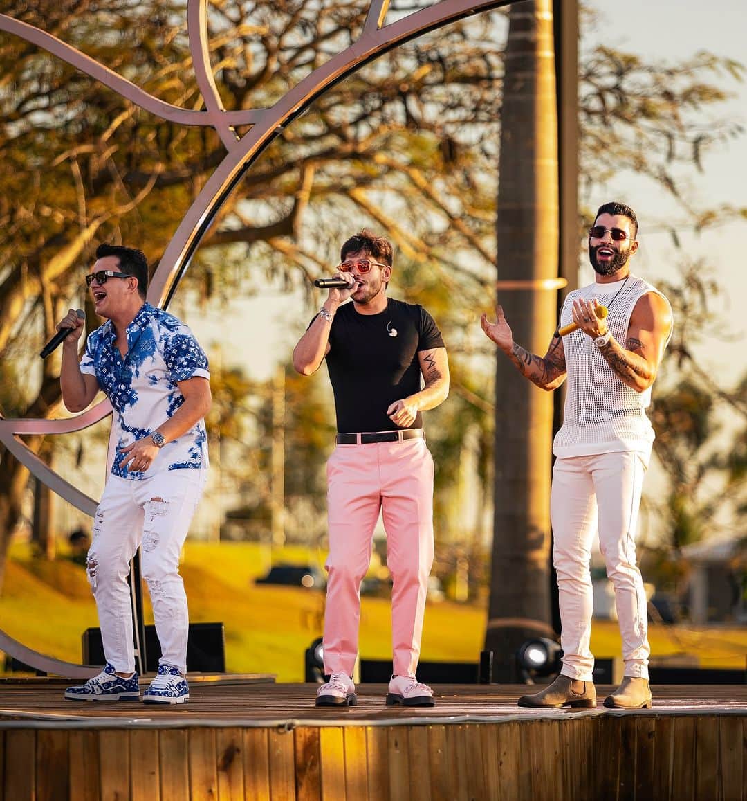 グスタボ・リマのインスタグラム：「OUÇA COM EXCLUSIVIDADE!🔥 O lançamento de “Torce o Olho” será amanhã às 21h, mas você já pode ouvir um trecho exclusivo da música no meu canal oficial do @youtubebrasil. Não perca!   #TorceOOlho」