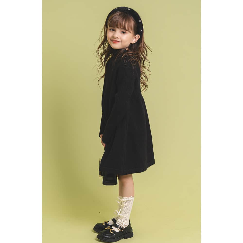 最新トレンド子供服 〝URBAN CHERRY〟のインスタグラム：「URBAN CHERRY 2023 "WINTER" collection♥  【PICK ITEM💜】  今すぐ着られる冬の新作♪  ━━━━━━━━━━━━━━━ ☑ハイネックリブ切り替えニットワンピース  price/¥2,436(tax in) color/black size/110-140cm ━━━━━━━━━━━━━━━  ぜひ保存してお買い物の参考にしてくださいね♡ 質問や感想コメントもお待ちしております🥰  - - - - - - - - - - - - - - - - - - - - - - - - - - - - - - -  🛒WEB STORE プロフィールよりご覧いただけます！  #urbancherry #アーバンチェリー #キッズコーデ #おそろコーデ #子供服 #子育て #韓国服 #こどもと暮らす #小学生コーデ #女の子ママ #姉妹ママ #小学生ママ #プチプラコーデ」