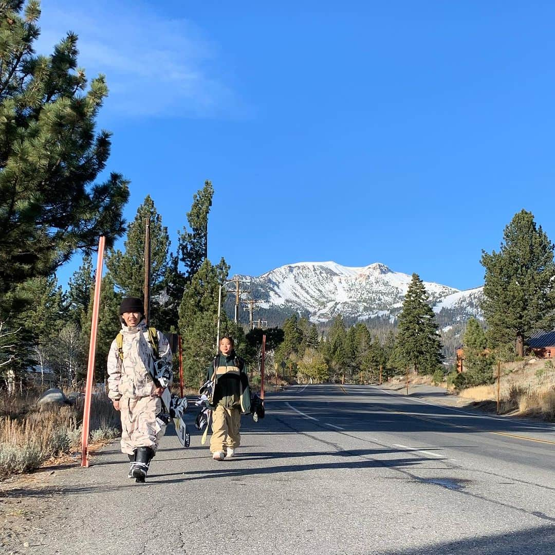 上田ユキエさんのインスタグラム写真 - (上田ユキエInstagram)「Back to US 🇺🇸  Back to Mammoth 🏂 with @tora_orion_k @yoshiburger @himarin0118 @yua_kakimoto」11月16日 6時32分 - yukie_ueda