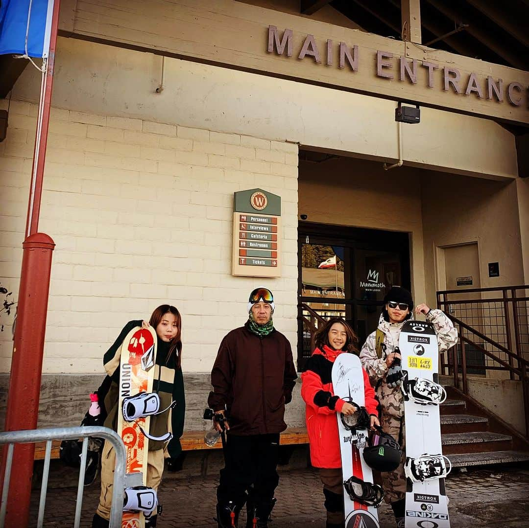 上田ユキエさんのインスタグラム写真 - (上田ユキエInstagram)「Back to US 🇺🇸  Back to Mammoth 🏂 with @tora_orion_k @yoshiburger @himarin0118 @yua_kakimoto」11月16日 6時32分 - yukie_ueda