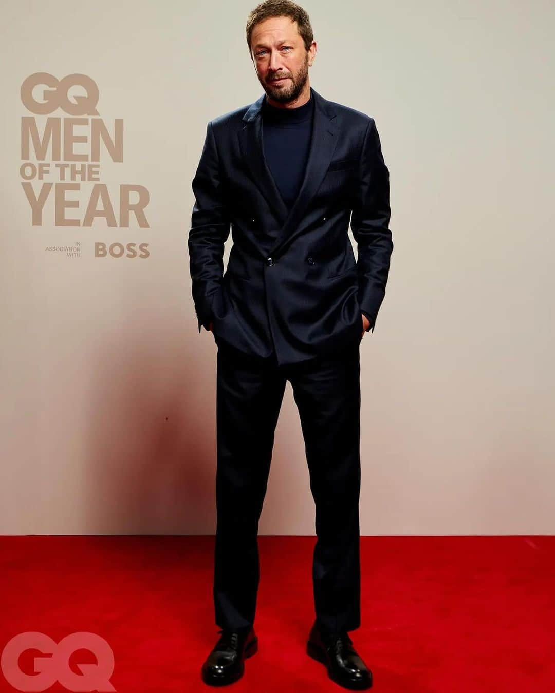 ジョンスメドレーのインスタグラム：「@ebonmossbachrach, star of @thebearfx, wears our Harcourt jumper in Midnight tonight at @britishgq Men of the Year, styled by @rudysimbabetty.  #gqmoty #johnsmedley」