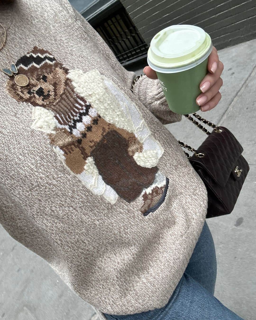 Marianna Hewittのインスタグラム：「resisting the urge to make a bear pun 🧸」