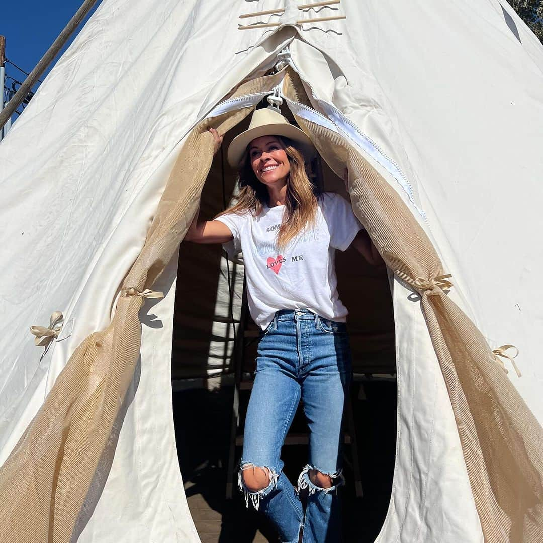 ブルック・バークさんのインスタグラム写真 - (ブルック・バークInstagram)「Here's a peak inside ⬅️ #teepee time @soulcreekwellness | a place for transformation, healing, discovery, freedom, a place where judgment does NOT live. Want to chat about circle healing?  Join me for another #iglive chat & Costa Rica #Bluezone #Longevity  discussion tonight. @yogando.style」11月16日 6時44分 - brookeburke