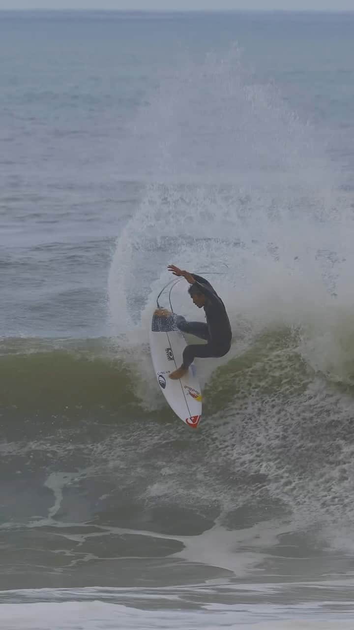 五十嵐カノアのインスタグラム：「todays morning surf trying boards 💃🏽」