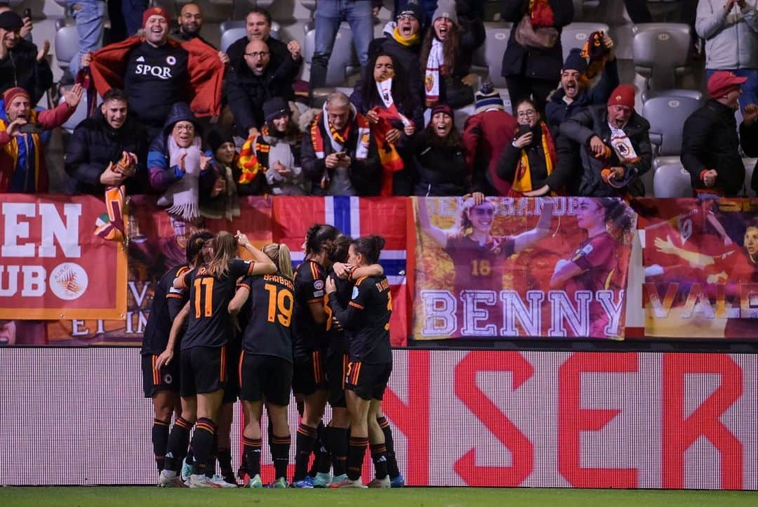 熊谷紗希さんのインスタグラム写真 - (熊谷紗希Instagram)「Bravi tutti @asromawomen 💛❤️ We got important point👊🏻 Focus on the next🔥👊🏻 大切なのはここから。 みんなでまた、新しい歴史を作ろう💛❤️ DAJE ROMA👊🏻👊🏻👊🏻」11月16日 7時10分 - kumagai1017