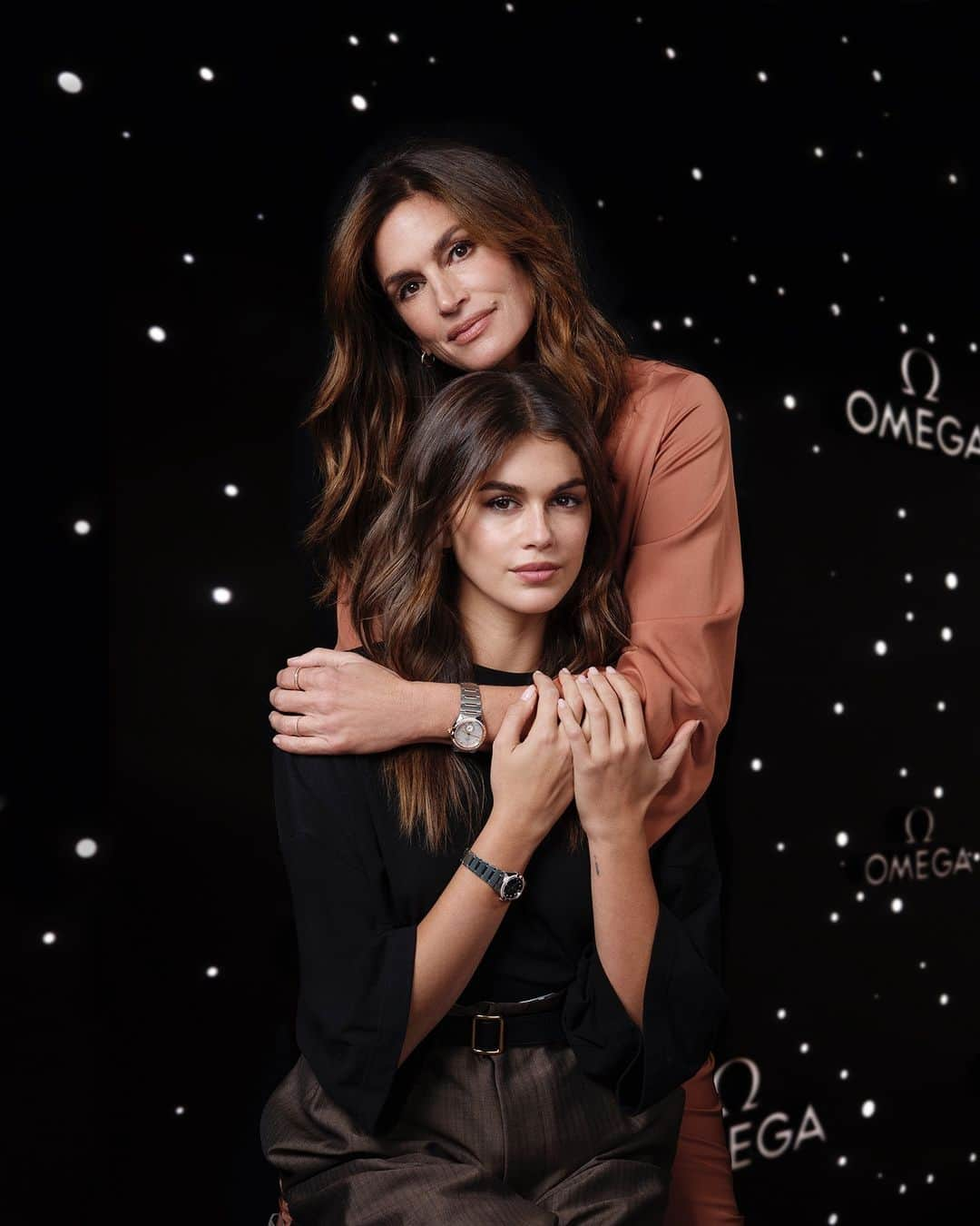 シンディ・クロフォードのインスタグラム：「Date night in NYC with @kaiagerber ❤️ @omega #omegaconstellation」