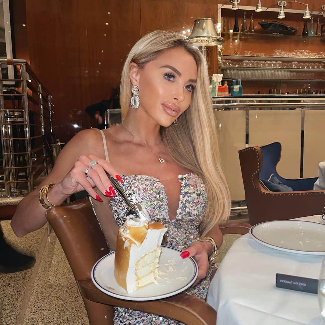 ステファニー・スコラーロのインスタグラム：「cake cake cakeeee」
