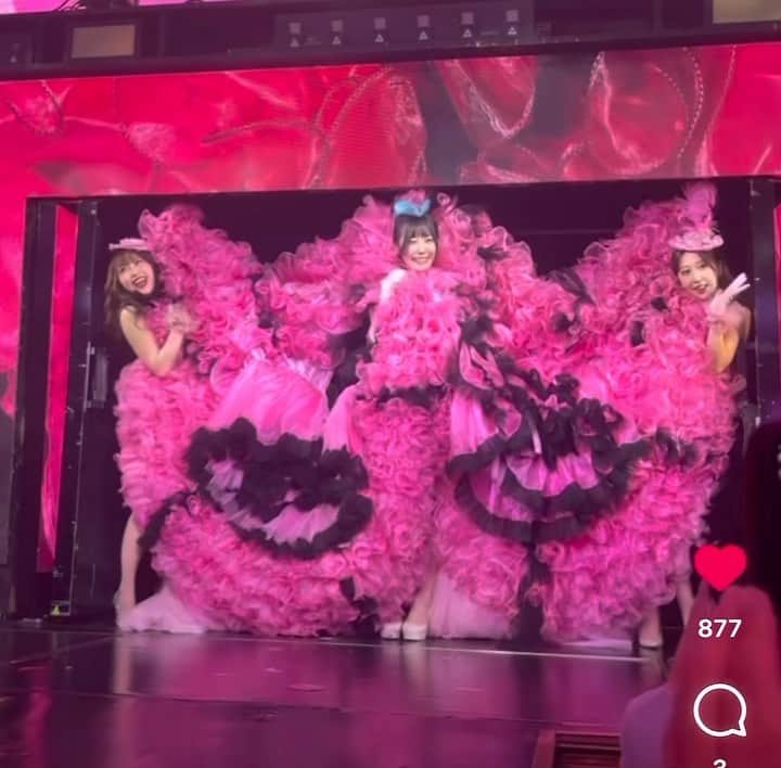 Saraのインスタグラム：「みんながハッピーになれる演目💕👑  #バーレスク東京  #バーレスク東京さら  #カルフォルニアガール  #ショータイム  #ハッピー」