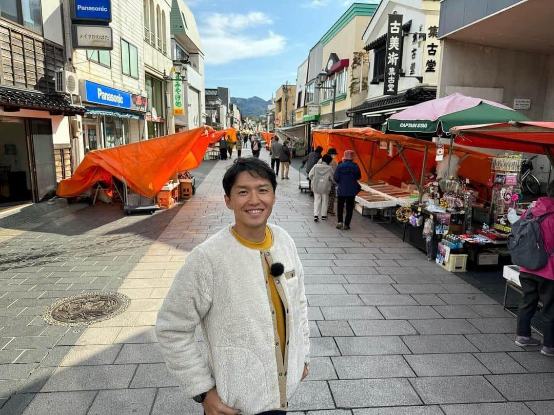 山中真さんのインスタグラム写真 - (山中真Instagram)「・ 石川県輪島の朝市は 日本三大朝市のひとつ。  ふぐやたこの干物、 輪島塗、和菓子など 欲しいものいっぱい。  何より魅力的だったのは 明るくて優しくて面白い 売り子のおばちゃんたち！  半年以上かけてつくる ゆず丸ごとの 丸柚餅子、美味しかった♪  #mbs #よんチャンtv  #毎日生中継 #山ちゃん中継 #輪島の朝市 #丸柚餅子　#中浦屋  #logos #ロゴス」11月16日 7時25分 - makorine1120