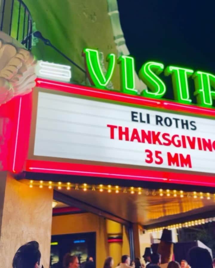 エドガー・ライトのインスタグラム：「You saw the trailer in ‘Grindhouse’, now see the full movie! Had a blast with @realeliroth’s feature length ‘Thanksgiving’, an old school slasher whodunnit giallo with all the trimmings. It’s funny, it’s scary, it’s shocking and it’s a fun time at the movies.   And now, Eli has fucked me forever so that, in every other interview I do, I will be asked, “Eli Roth made a feature length version of Thanksgiving, so when can expect to see a feature length version of ‘Don’t’…”  So… if you… are thinking of asking me… that question… DON’T!  But DO enjoy ‘Thanksgiving’. It’s a riot.」
