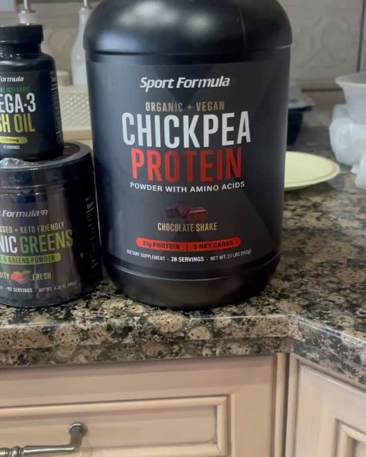 デイビーボーイ・スミス・ジュニアのインスタグラム：「HUGE THANKS!!! @sportformula99 @sport.formula.99  Helping aid and supplement me post surgery from my appendix removal and diverticulosis. 💪😎👍 These are top of the line products, which help to hydrate, supplement and fuel the body with the best resources available!  If you are someone like myself who needs to stay away from Whey Protein or certain products due to health reasons or just choice, then Chickpea Protein powder here would be a great alternative. It also “Tastes great too! For serious.” As Ken Yasuda would say.  The multi vitamin powder is also available in travel packets, and extra convenient if your someone who travels a lot. ✈️ 🚂 🧳 Packed with Vitamin A, B1-12, vitamin C, D3, biotin, iodine good for thyroid) magnesium, zinc, inositol (B8) plus 20 BCAA Essential Amino Acids.  Collagen peptides, goes without saying, a great supporter in digestion. Fish Oil, is from the purest pristine Icelandic waters, not dehydrated watered down pill you might get cheap shipped from China.  Please try Sport Formula at least once as I guarantee you satisfaction. 💪💪🏋️‍♂️🎖🏅🥇🤼‍♂️🔥⚾️🏈⚽️😎 All Products  - Gluten Free - Lactose Free  - Non-GMO  - Vegan  - KETO friendly  - Raw Nutrients  - Cold Pressed」